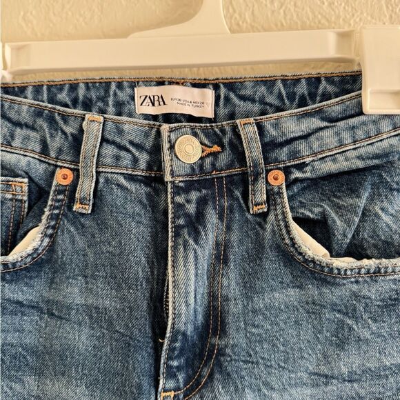 Zara Women's Blue Distressed Jeans - Picture 3 of 5